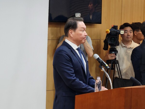 최태원 SK 회장이 17일 오전 서울 종로구 소재 SK서린사옥에서 노소영 관장과의 이혼소송과 관련한 입장을 밝히고 있다. (사진=뉴스포스트 홍여정 기자)