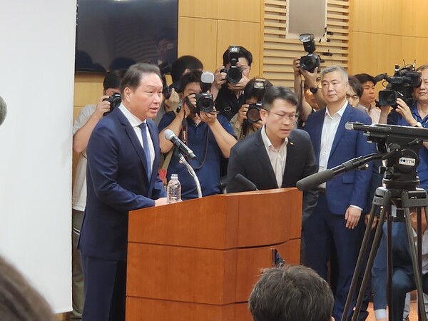 최태원 회장 기자회견 발언 현장. (사진=뉴스포스트 홍여정 기자)