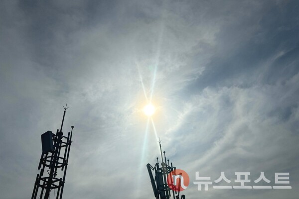 17일 서울 송파구에서 햇볕이 따갑게 내리쬐고 있다. (사진=뉴스포스트 이별님 기자)