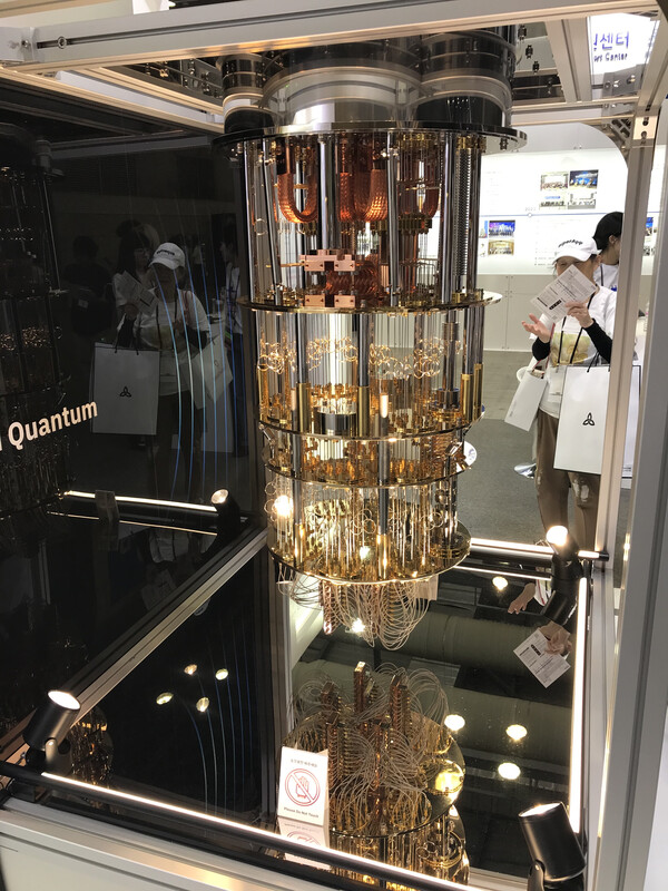 IBM이 퀀텀 코리아 2024에서 공개한 '퀀텀 시스템 원'. 아직 국내 도입 사례는 없다. (사진=뉴스포스트 이상진 기자) 