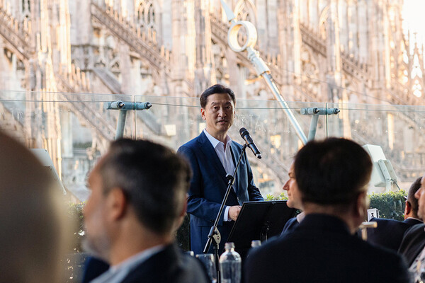 정일택 금호타이어 대표이사가 지난 4월 21일 이탈리아 밀라노에서 개최한 ‘금호 드라이빙 익스피리언스 데이’에서 환영사를 하고 있다. (사진=금호타이어)