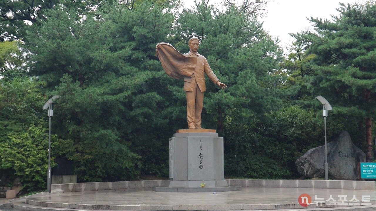 남산 안중근의사기념관 앞의 안중근 의사 동상. 세 번째 동상이다. (사진=뉴스포스트 강대호 기자)