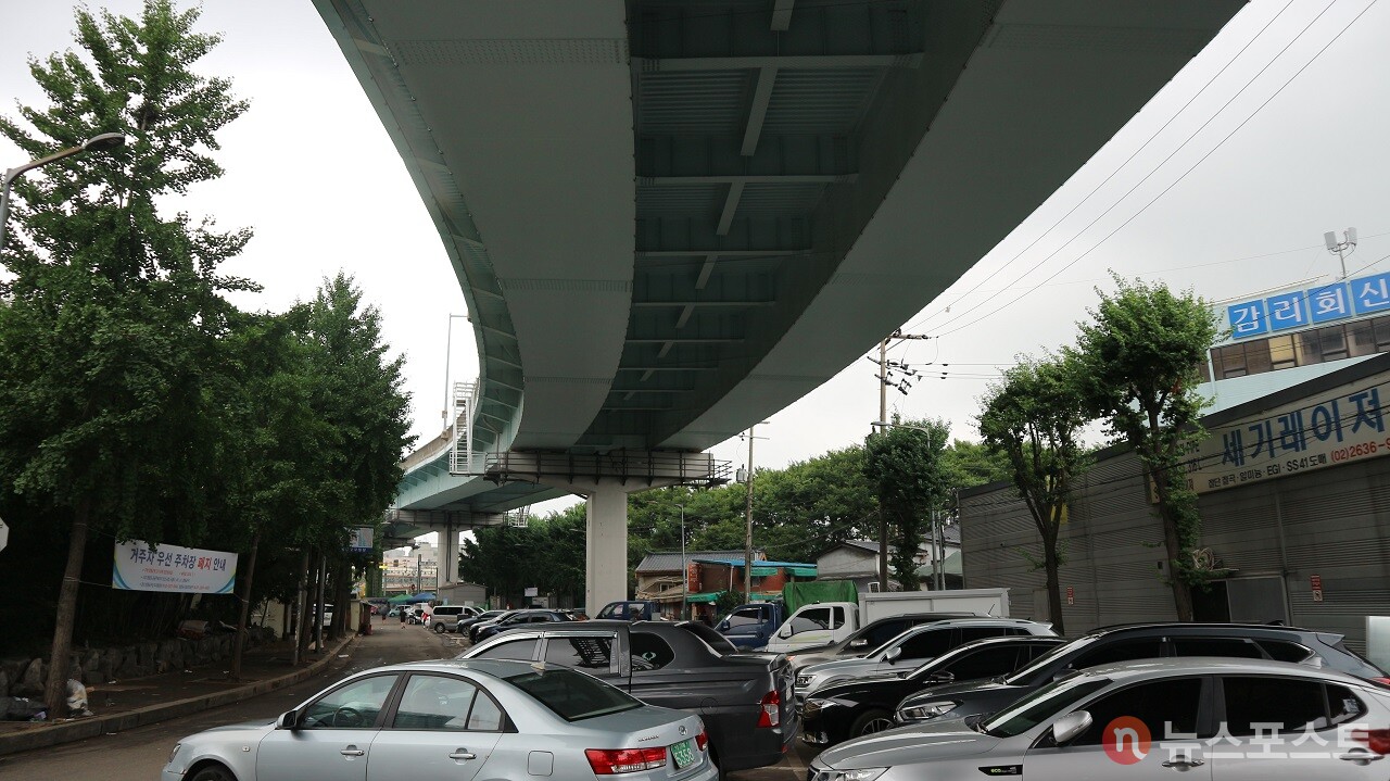 영등포역 고가. 영등포 일대 공장들과 연결된 인입선이 지나는 경로에 들어선 고가도로다. (사진=뉴스포스트 강대호 기자)