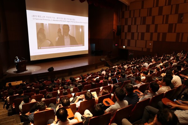 동화약품이 전 임직원을 대상으로 '동화특강'을 진행하고 있다. (사진=동화약품)