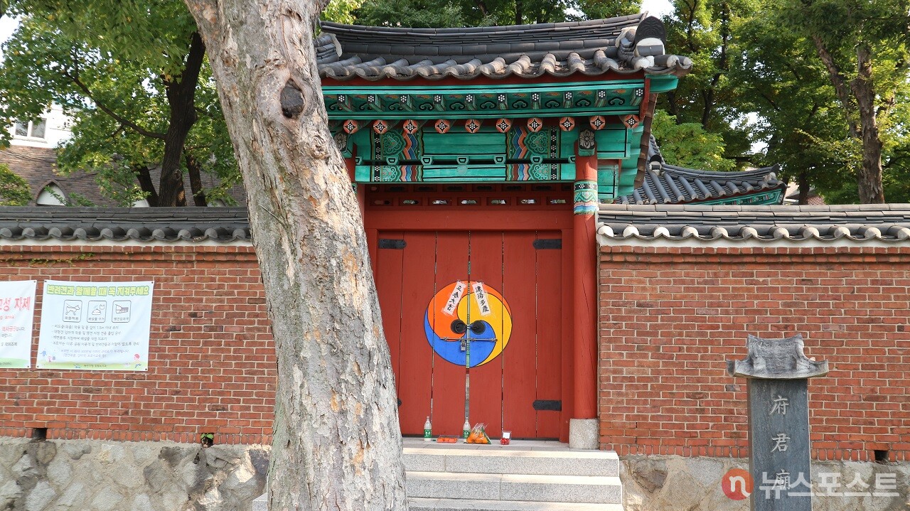 이태원 부군당. 용산 일대가 내려다 보이는 조망 좋은 곳에 있다. (사진=뉴스포스트 강대호 기자)