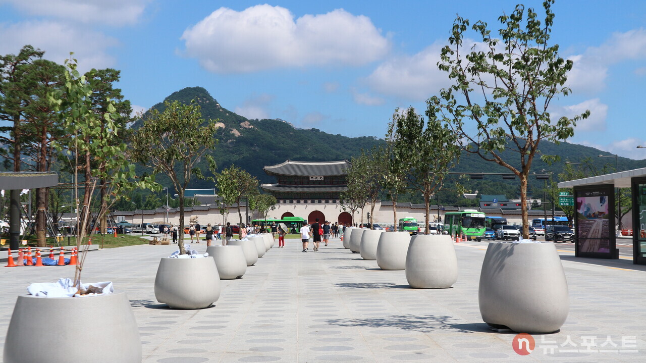 (2022년 8월) 재조성 공사 후 문을 연 광화문광장. (사진=뉴스포스트 강대호 기자)