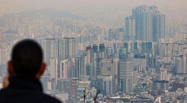 서울 남산에서 아파트 밀집지역이 보이고 있다. (사진=뉴시스)