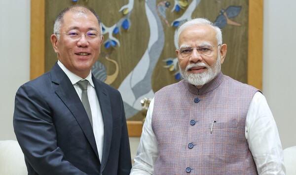 인도 모디 총리와 정의선 현대차그룹 회장은 지난해 10월 21일(현지시간) 인도 델리에 위치한 총리관저에서 인도 모빌리티 산업의 미래 발전과 인도-현대자동차그룹간 다각적 협력 방안에 대해 의견을 나눴다. (사진=현대차그룹)