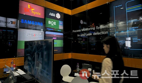 19~21일 코엑스에서 진행된 '세미콘코리아 2025'의 한 부스. (사진=뉴스포스트 최종원 기자)