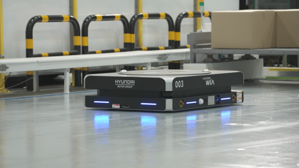5G 특화망이 구축된 현대차 사업장에 자동물류로봇(AMR)이 가동 중인 모습. (사진=현대차그룹)
