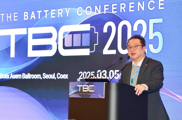 '인터배터리 2025' 더배터리컨퍼런스에서 정경환 LG에너지솔루션 상무가 발표하고 있다. (사진=LG에너지솔루션) 