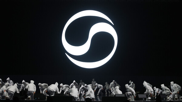 대한항공이 11일 서울 강서구 대한항공 격납고에서 ‘새 CI를 공개하고 있다. (사진=뉴시스)