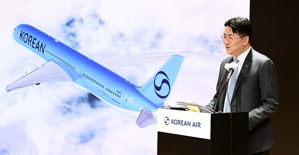 조원태 한진그룹 회장이 11일 서울 강서구 대한항공 본사에서 열린 신규 CI 공개 기자간담회에서 취재진의 질문에 답하고 있다. (사진=뉴시스)