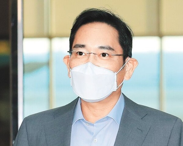 2022년 9월 서울 강서구 김포비즈니스항공센터로 귀국한 이재용 삼성전자 부회장이 출장 성과 등에 대한 기자들의 질문에 답변하고 있다. (사진=뉴시스)