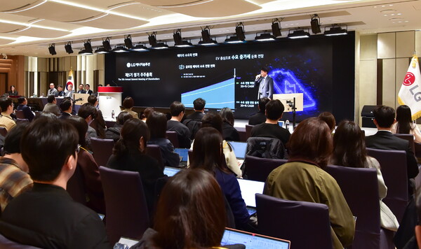 LG에너지솔루션 CEO 김동명 사장이 서울 여의도 LG트윈타워에서 열린 '제5기 정기주주총회'에서 발표를 하고 있다. (사진=LG에너지솔루션)