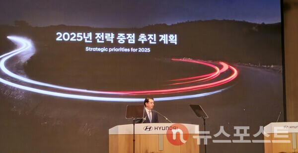 호세 무뇨스 현대자동차 최고경영자(CEO)가 이날 주총에서 인사말을 하고 있다. (사진=뉴스포스트 최종원 기자)