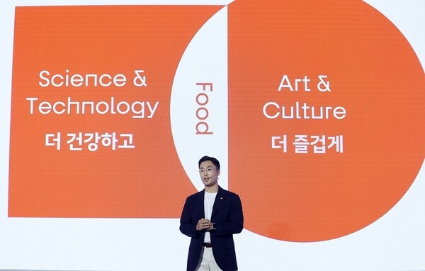 삼양라운드스퀘어 비전선포식에서 전병우 삼양식품 전략운영본부장(CSO)가 키노트 발표자로 무대에서 발언하고 있다.(사진=삼양식품)