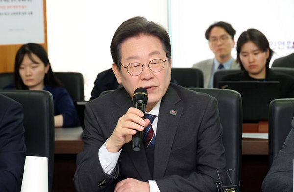 2일 이재명 더불어민주당 대표가 서울 영등포구 소상공인연합회 대회의실에서 열린 더불어민주당-소상공인연합회 민생경제 현장간담회에서 발언하고 있다. (사진=뉴시스)