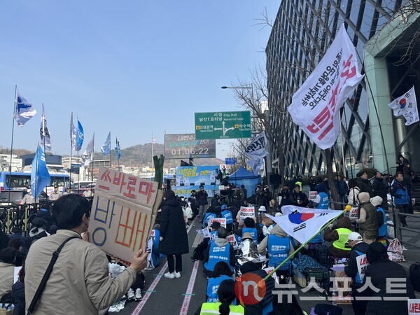 찬성 집회 참가자들. (사진=김윤진 기자)
