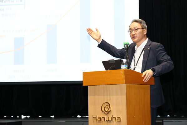 한화에어로스페이스 전략부문 안병철 총괄사장이 사업 비전과 투자계획에 대해 설명하고 있다. (사진=한화그룹)