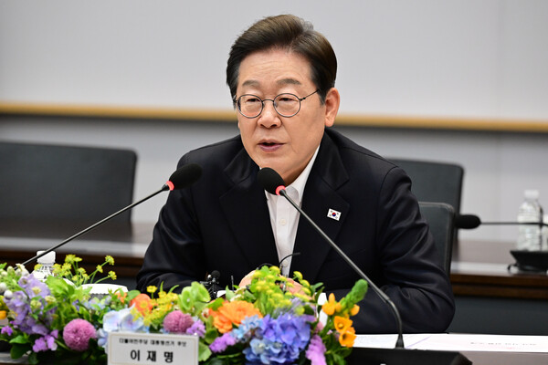 이재명 대통령이 대통령 선거 후보 시절인 지난 4월 28일 오후 경기도 이천시 SK하이닉스 이천캠퍼스에서 열린 'K-반도체' AI메모리반도체 기업 간담회에 참석해 발언을 하고 있다. (사진=뉴시스)