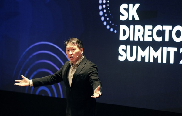 최태원 SK그룹 회장이 지난해 11월 7일 서울 광진구 워커힐 호텔에서 'SK 디렉터스 서밋(Directors' Summit) 2024'에서 오프닝 스피치를 하고 있다. (사진=SK수펙스추구협의회)