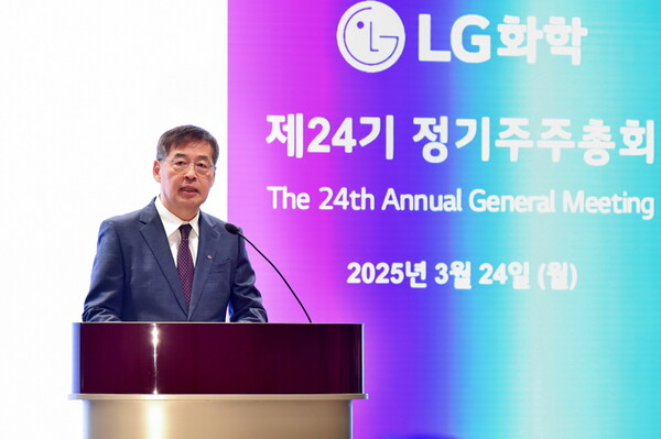 LG화학 신학철 부회장이 지난 3월 서울 여의도 LG트윈타워에서 '제24기 정기주주총회' 인사말을 하고 있다. (사진=LG화학)