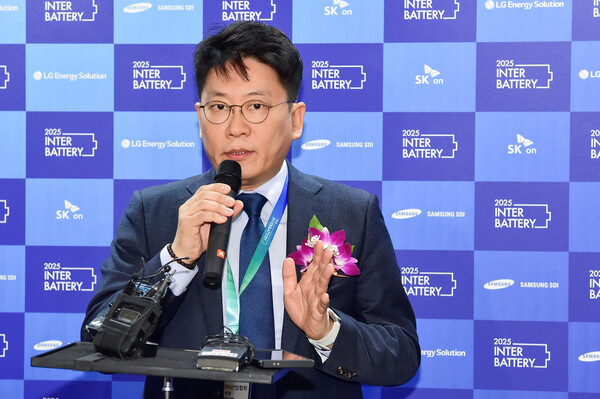 김동명 LG에너지솔루션 사장이 '인터배터리 2025'에서 인터뷰에 응하고 있다. (사진=LG에너지솔루션)