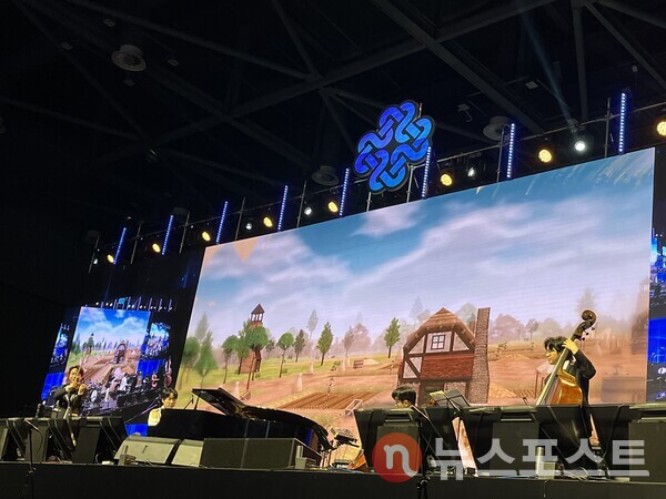 '레이어스 클래식'이 마비노기 OST를 연주하는 모습. (사진=김윤진 기자)