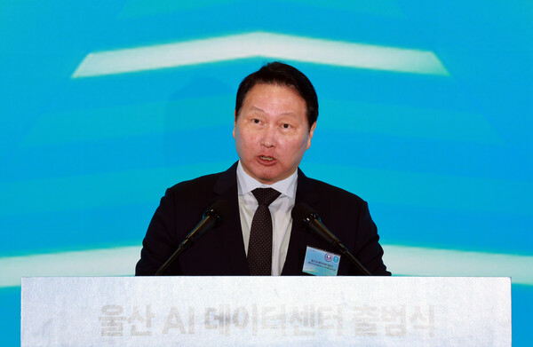 최태원 SK그룹 회장이 20일 울산전시컨벤션센터에서 열린 울산 AI데이터센터 출범식에서 환영사를 하고 있다. 9사진=뉴시스)