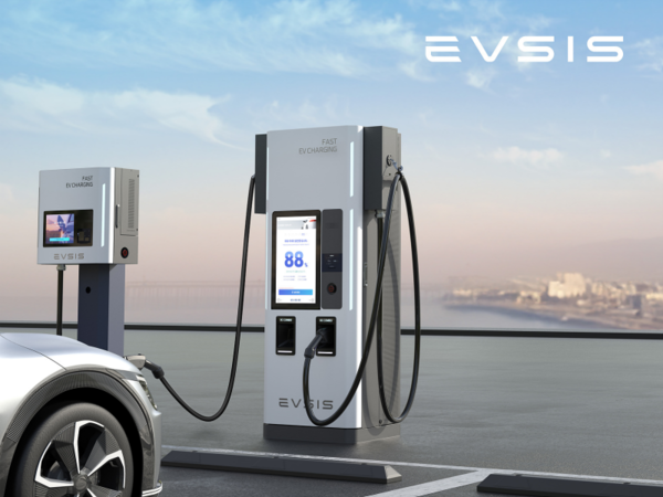 롯데이노베이트 자회사 EVSIS의 전기차 급속 충전기. (사진=롯데이노베이트)