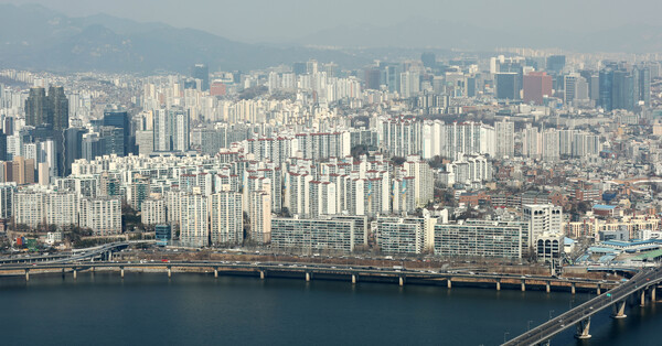 서울 영등포구 63스퀘어 빌딩에서 바라본 아파트 단지 모습 (사진=뉴시스)