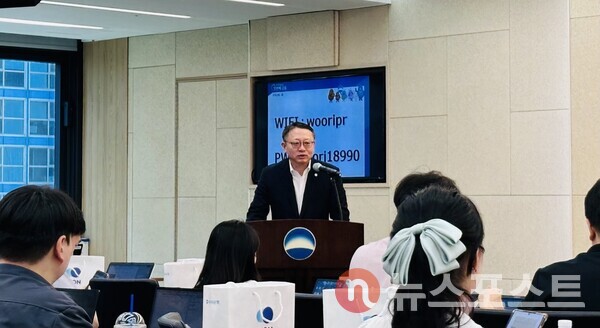 정진완 우리은행장은 10일 서울 중구 본점에서 '포용적 금융 플랫폼' 기자설명회를 열고, 중소기업과 소상공인의 실질적 성장 기반을 마련하겠다는 비전을 제시했다. (사진=뉴스포스트 주연 기자)