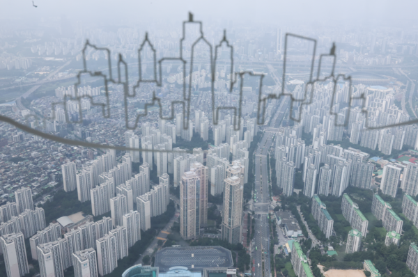 송파구의 롯데월드타워 스카이라운지에서 강남과 송파지역 아파트 모습이 보이고 있다. (사진=뉴시스)