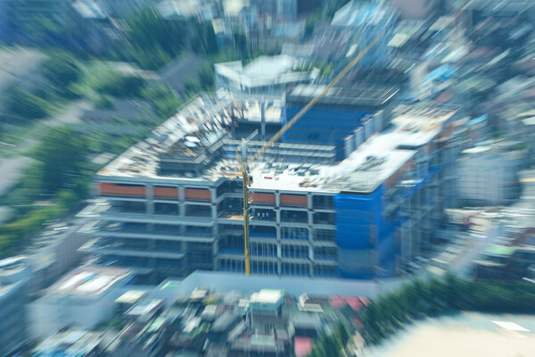 서울 남산타워 전망대에서 바라본 건설 현장의 모습 (사진=뉴시스)