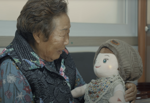 AI 돌봄 효돌 ‘챗GPT 버전 2세대'와의 대화’. (사진=유튜브 채널 ‘‘부모사랑 효돌’)