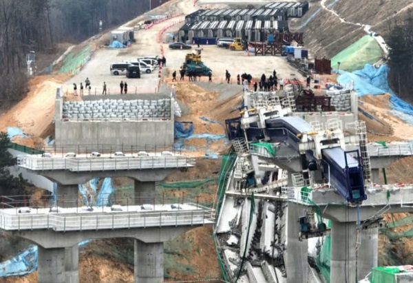 경기도 안성시 서운면 산평리 '안성 고속도로 교각 붕괴' 합동 감식 현장. (사진=뉴시스)