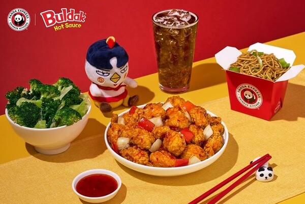 불닭소스를 활용한 판다익스프레스의 신메뉴 '다이너마이트 스위트 앤 사워 치킨' . (사진=삼양식품)