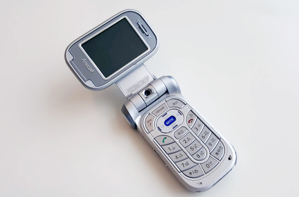 가로본능폰(모델명 ‘SCH-V500’) (사진=삼성전자)