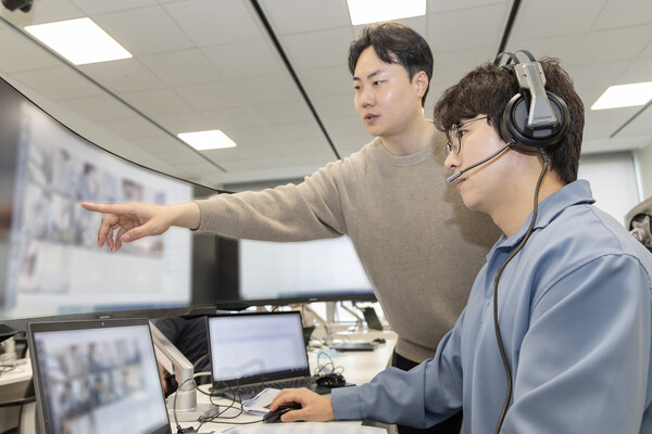 지난 4월 19일 삼성전자 인재개발원(경기도 용인)에서 삼성전자 감독관이 상반기 삼성직무적성검사 응시자를 대상으로 예비 소집을 진행하는 모습. (사진=삼성전자)