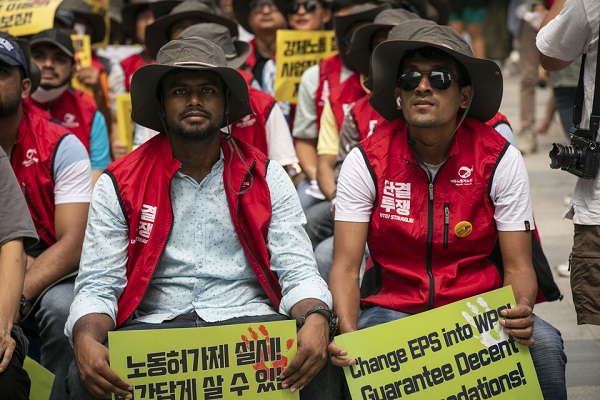 민주노총이 지난 2023년 4월 고용허가제 제정 20년 및 시행 19년을 맞아 서울 용산역 광장에서 ‘민주노총 전국이주노동자대회’를 열고 이주노동자의 노동권, 기본권 보장을 촉구했다. (사진=민주노총)