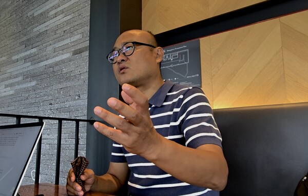 지난 7일 뉴스포스트를 만난 전남이주노동자네트워크 손상용 위원장은 이주노동자의 잔혹한 현실을 개선하기 위해서, 단기 및 중장기 차원의 지원이 병행돼야 한다고 주장했다. (사진=뉴스포스트 최문수 기자)