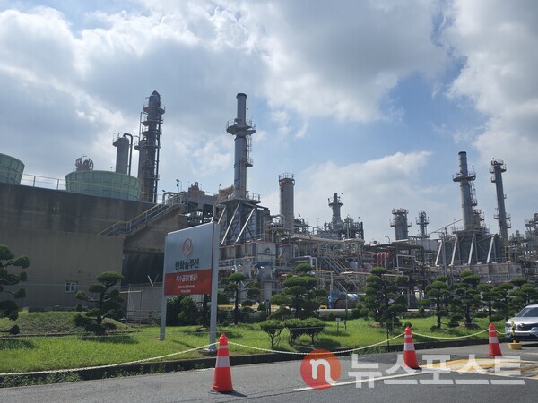 여수국가산업단지 내 한화솔루션 사업장. (사진=뉴스포스트 최종원 기자)