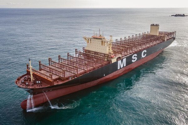 HD한국조선해양이 지난 2024년 건조해 인도한 초대형 LNG 이중연료추진 컨테이너 운반선의 시운전 모습. (사진=HD한국조선해양)