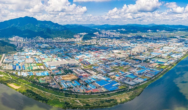 금오산 상공에서 내려다본 구미국가산업단지 전경. (사진=뉴시스)