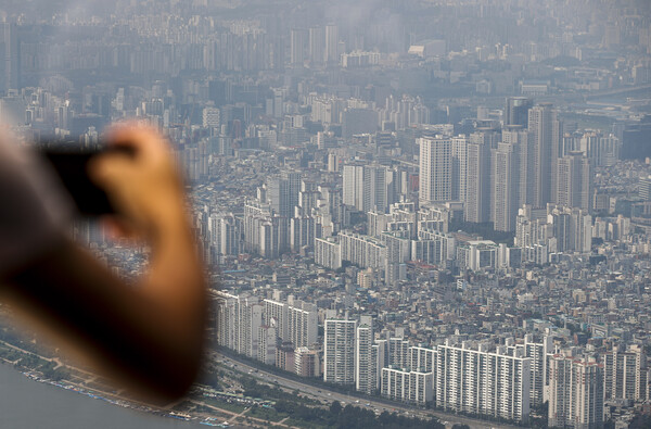 서울 송파구 롯데월드타워 전망대 서울스카이에서 바라본 서울 시내 아파트의 모습. (사진=뉴시스)