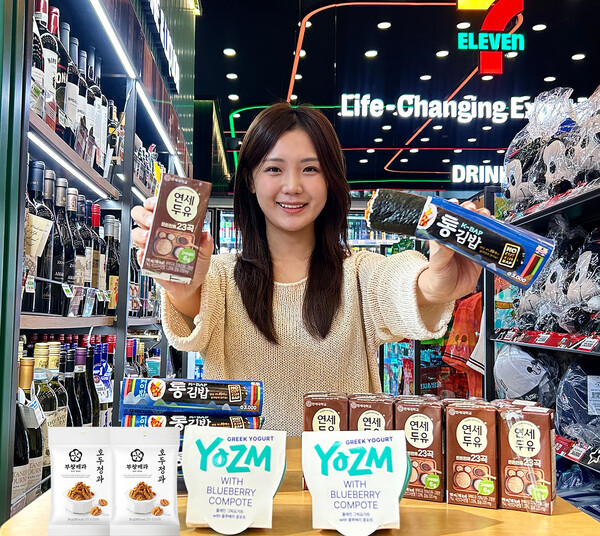 세븐일레븐은 늘어나는 외국인 관광객에 맞춰 통김밥, 연세든든한23곡도유 등 제품을 출시했다. (사진=세븐일레븐)