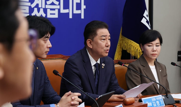 27일 김병기 더불어민주당 원내대표가 서울 여의도 국회에서 열린 최고위원회의에서 발언하고 있다. (사진=뉴시스)