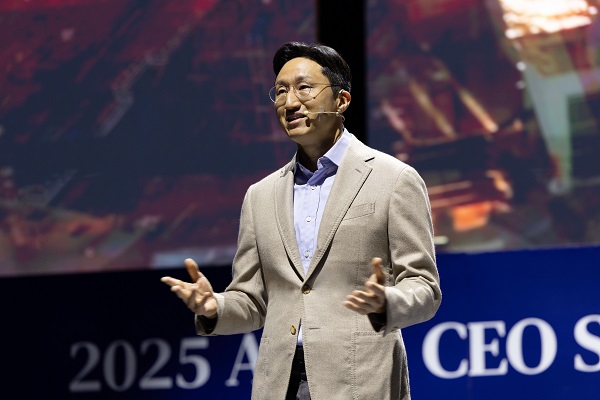 정기선 HD현대 회장이 'APEC CEO 서밋 퓨처 테크 포럼'에서 기조연설을 진행하고 있다. (사진=HD현대)