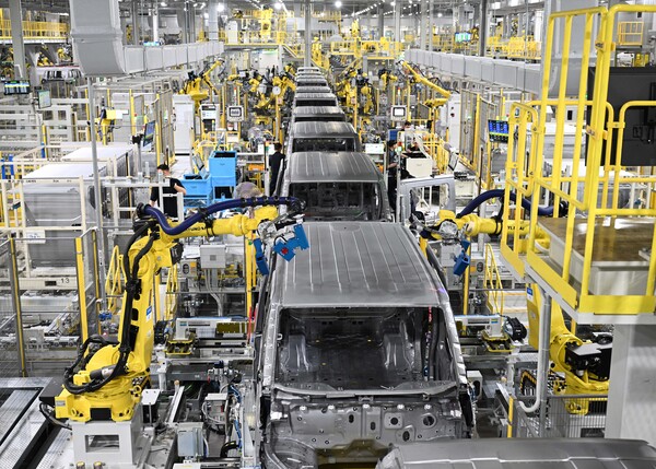 화성 EVO Plant East 차체 용접 생산라인 모습. (사진=기아)